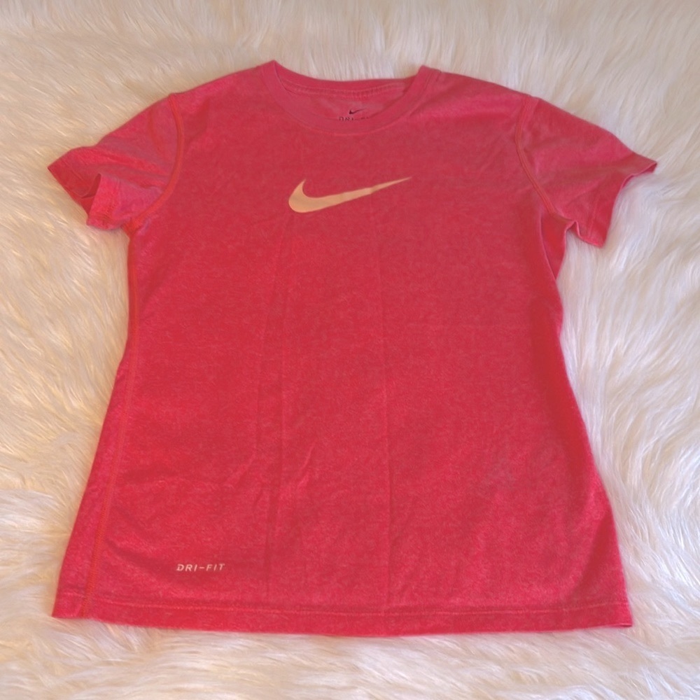 Girls M Nike Tee